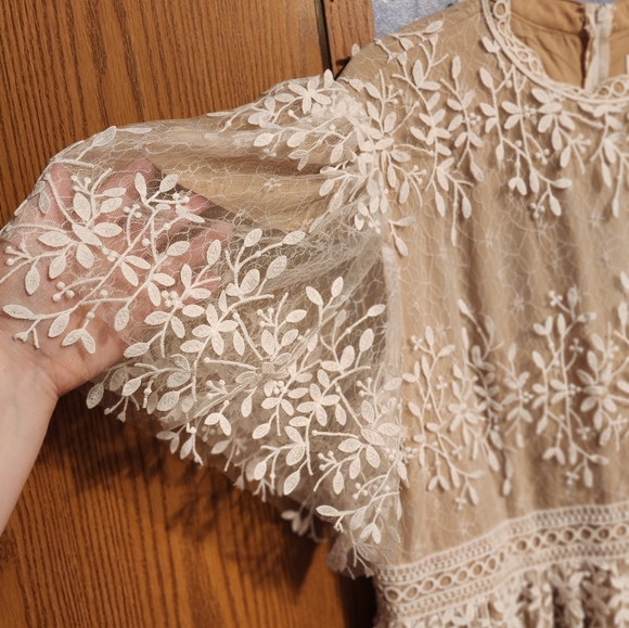 Ivy City Co Cream Lace Midi Dress - Picture 3 of 4